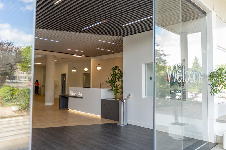View of the reception desk of Airbus Crisa from the entrance 