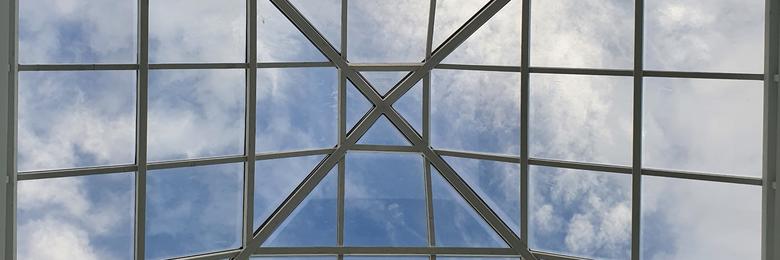 Techo con luz natural en nuestras oficinas