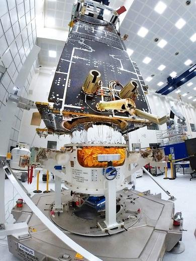 Meteosat satellite, with electronics from Airbus Crisa, in the integration phase